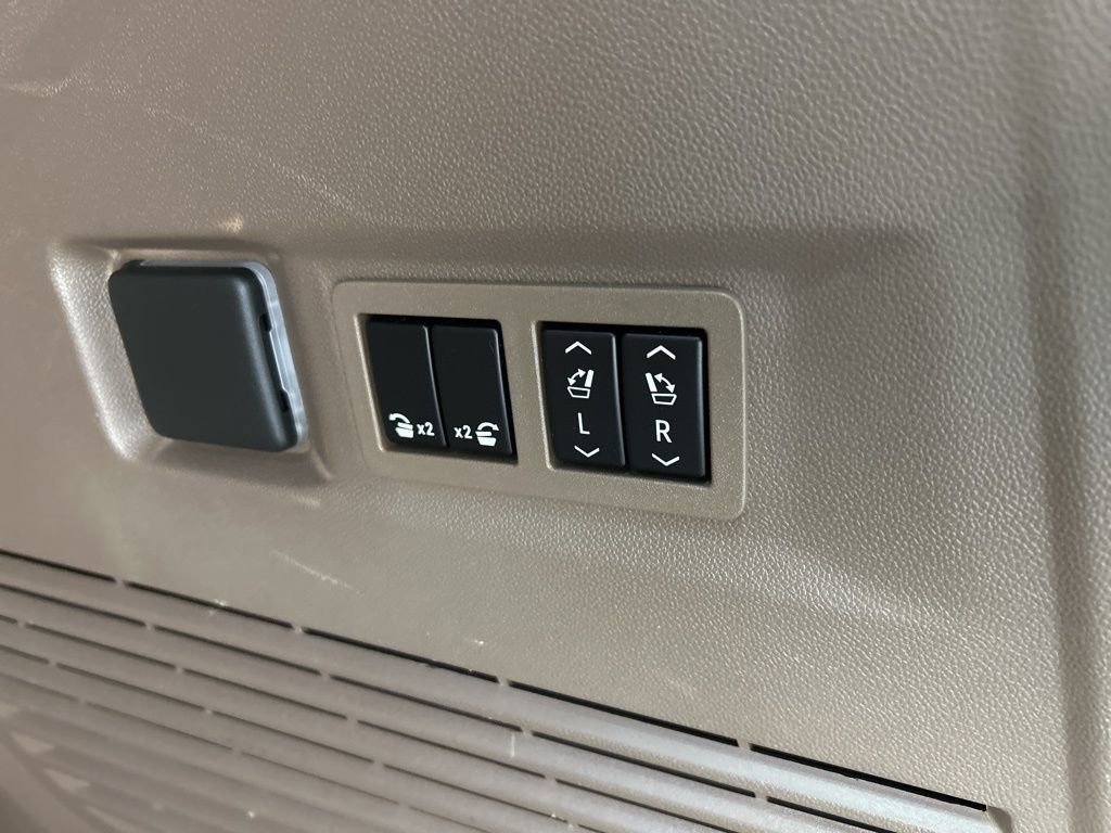 Used 2021 GMC Yukon Denali w/ Denali Ultimate Package image 31