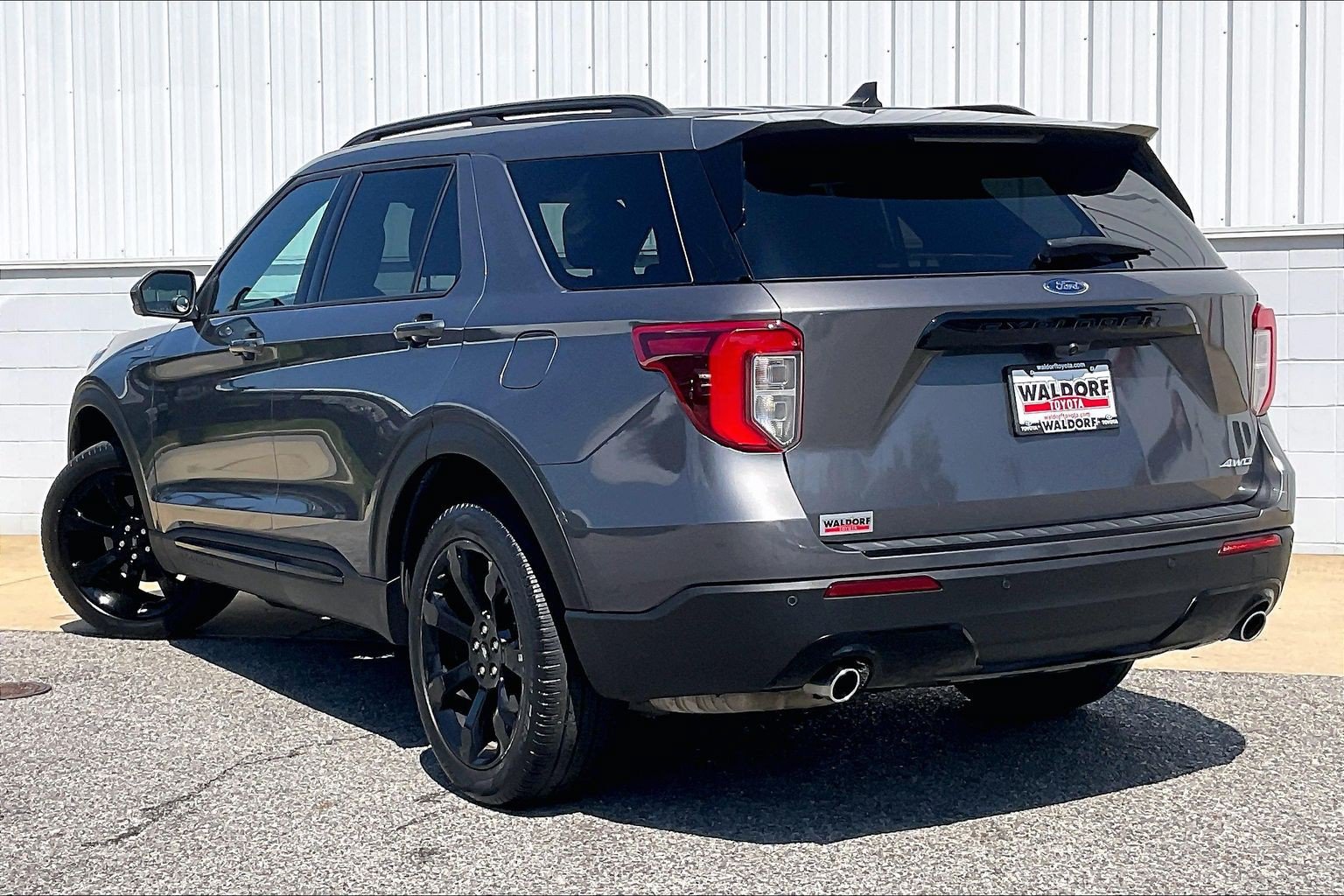 Used 2023 Ford Explorer ST-Line AWD/4WD image 15