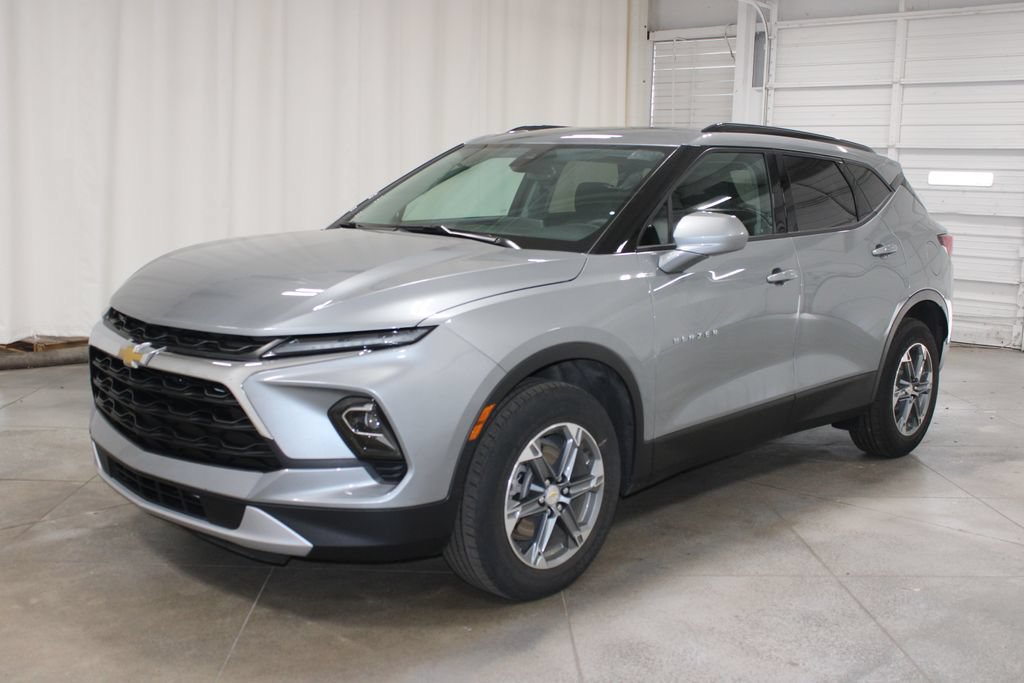 Used 2024 Chevrolet Blazer LT w/ Convenience Package FWD image 4