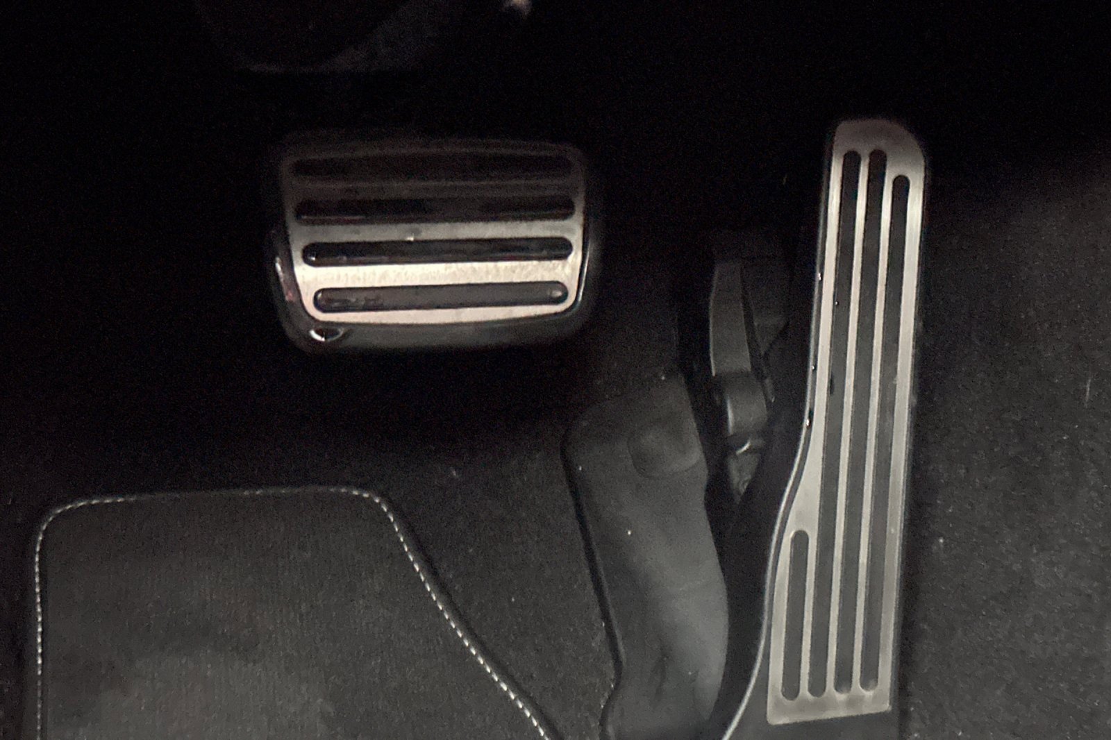 Used 2020 Chevrolet Corvette Stingray w/ 3LT Preferred Equipment Group image 38