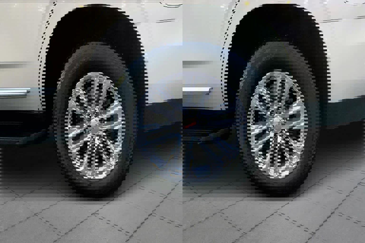 Used 2023 GMC Yukon SLT image 11