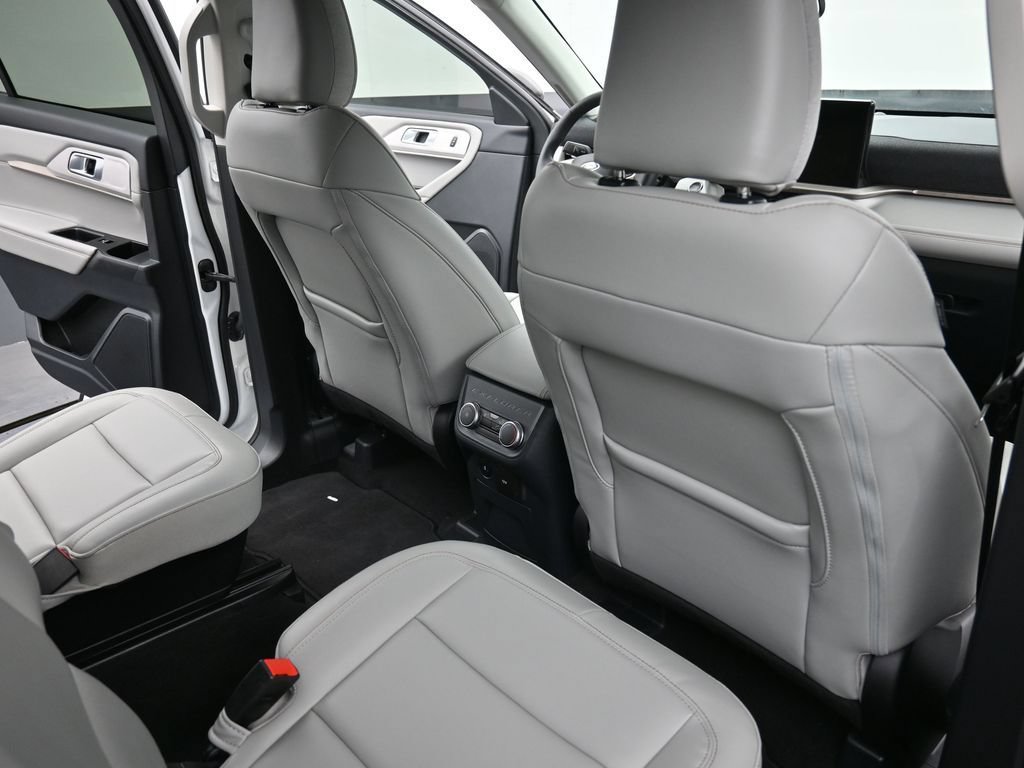 Certified 2025 Ford Explorer Active w/ Active Comfort Package RWD image 2
