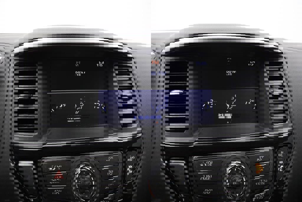 Used 2020 Nissan Pathfinder SV image 21