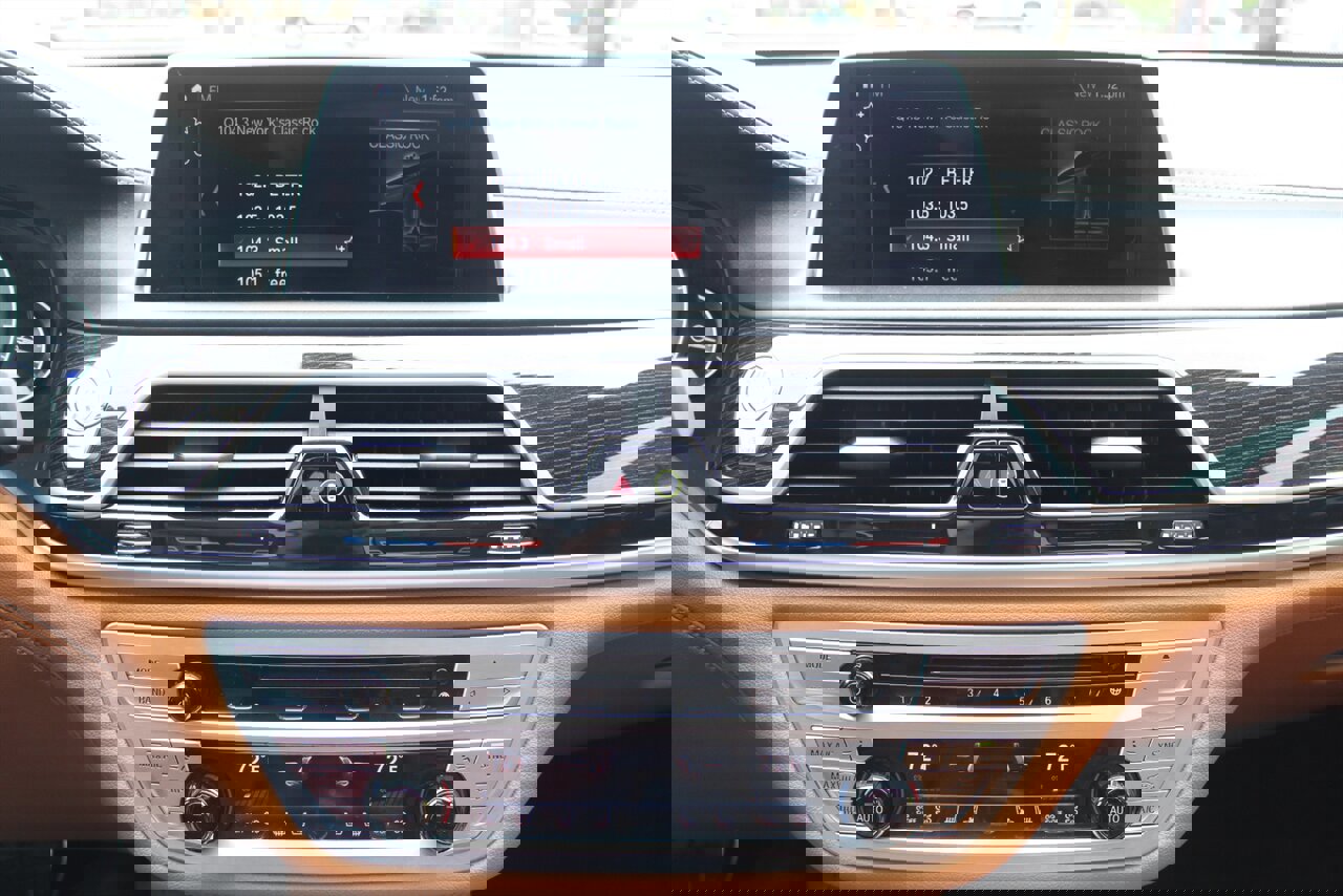 Used 2019 BMW 750i image 7