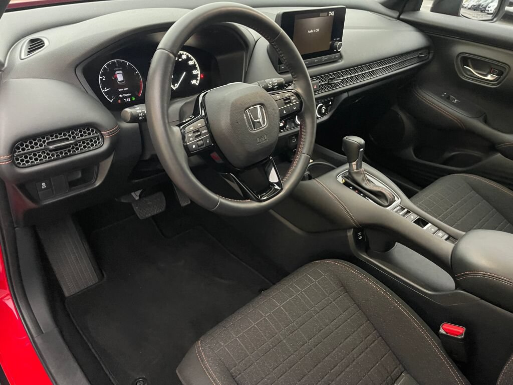 Used 2025 Honda HR-V Sport image 6