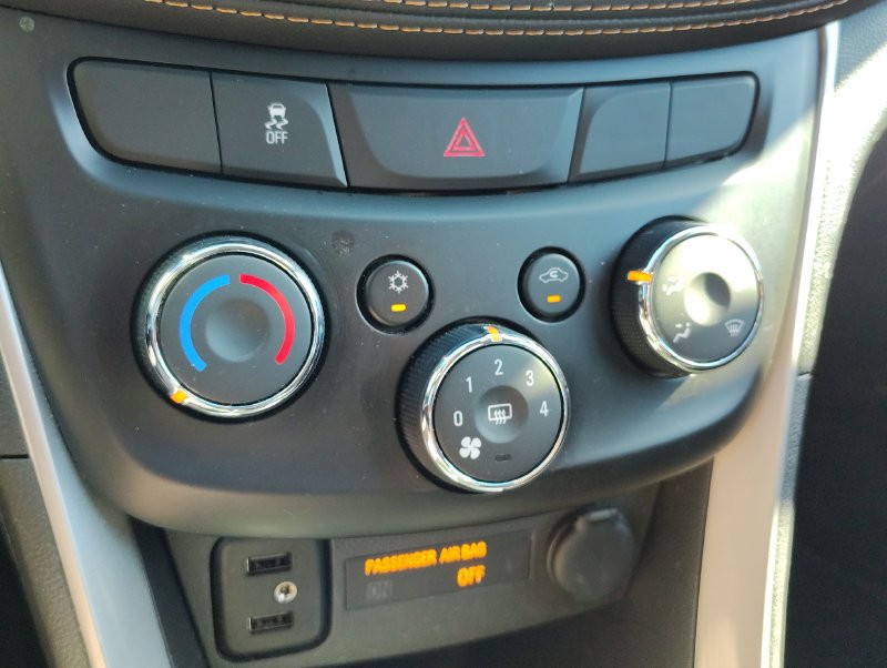 Used 2021 Chevrolet Trax LT w/ Driver Confidence Package FWD image 16