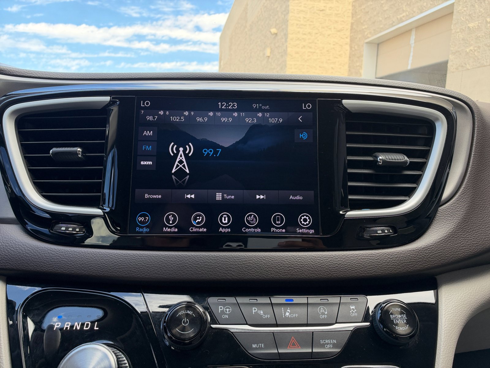 Used 2018 Chrysler Pacifica Touring-L w/ Advanced Safetytec Group FWD image 12