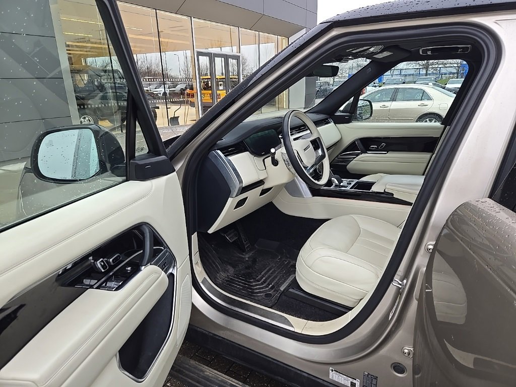 Used 2023 Land Rover Range Rover SE image 16