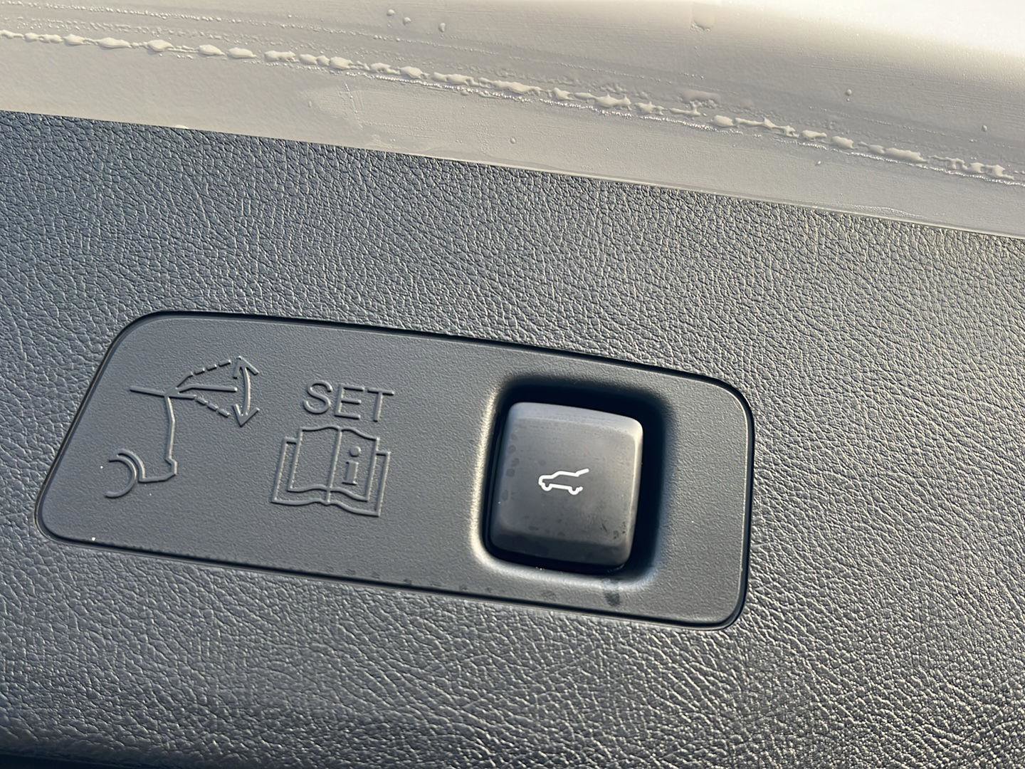 Used 2021 Lincoln Corsair AWD w/ Premium Package image 39