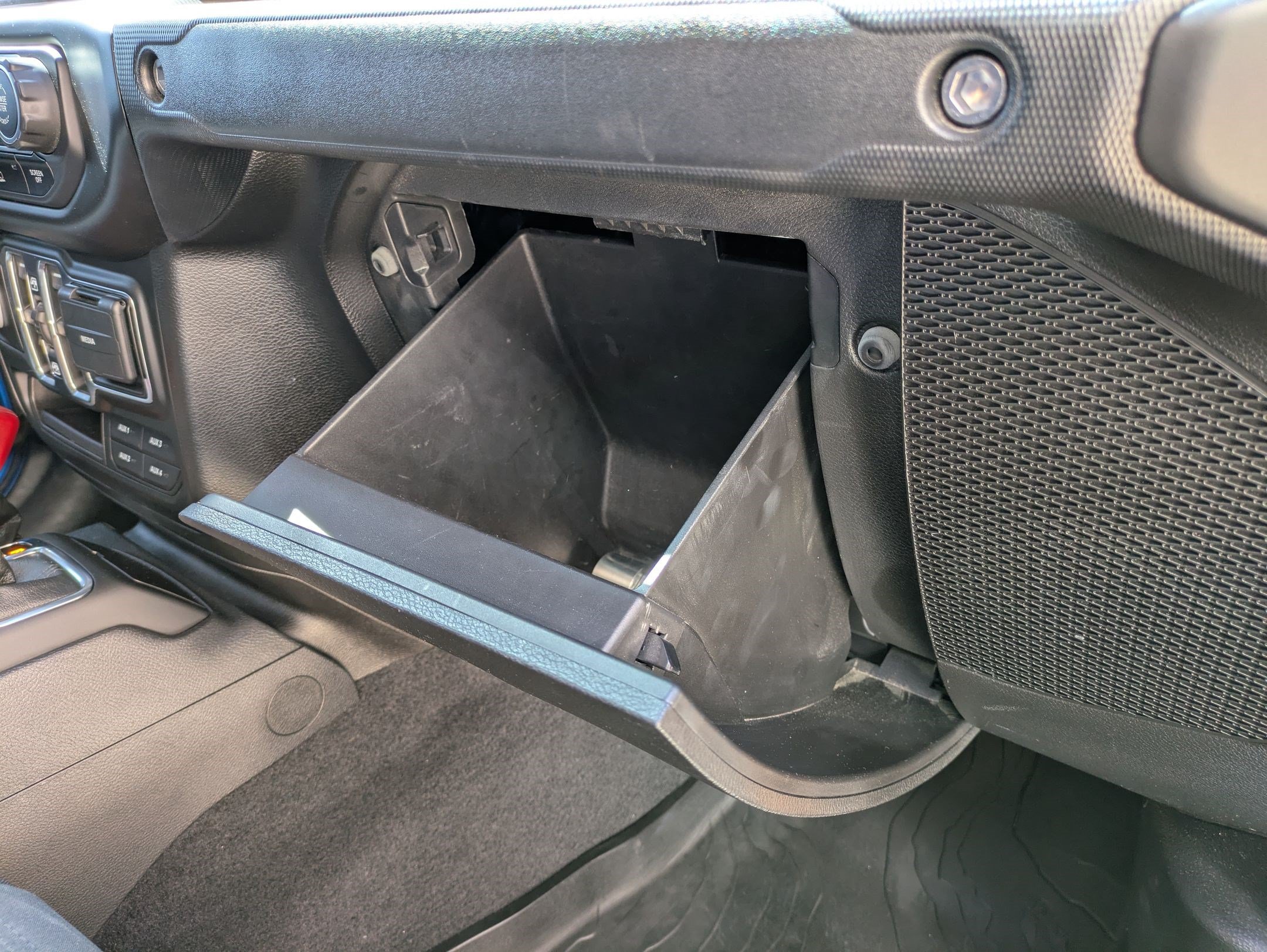 Used 2021 Jeep Gladiator Willys AWD/4WD image 30