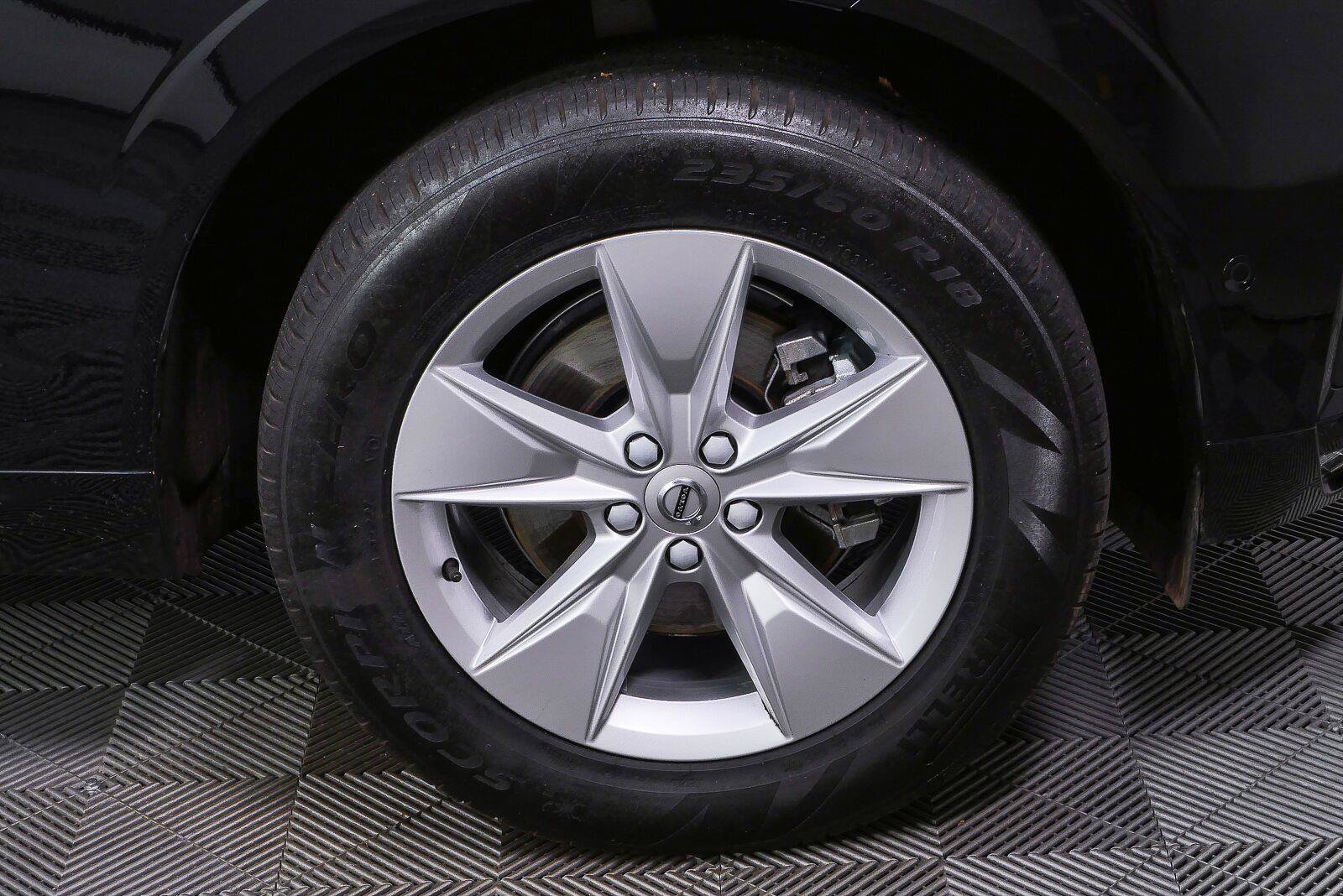 Used 2022 Volvo XC60 B5 Momentum w/ Advanced Package FWD image 32