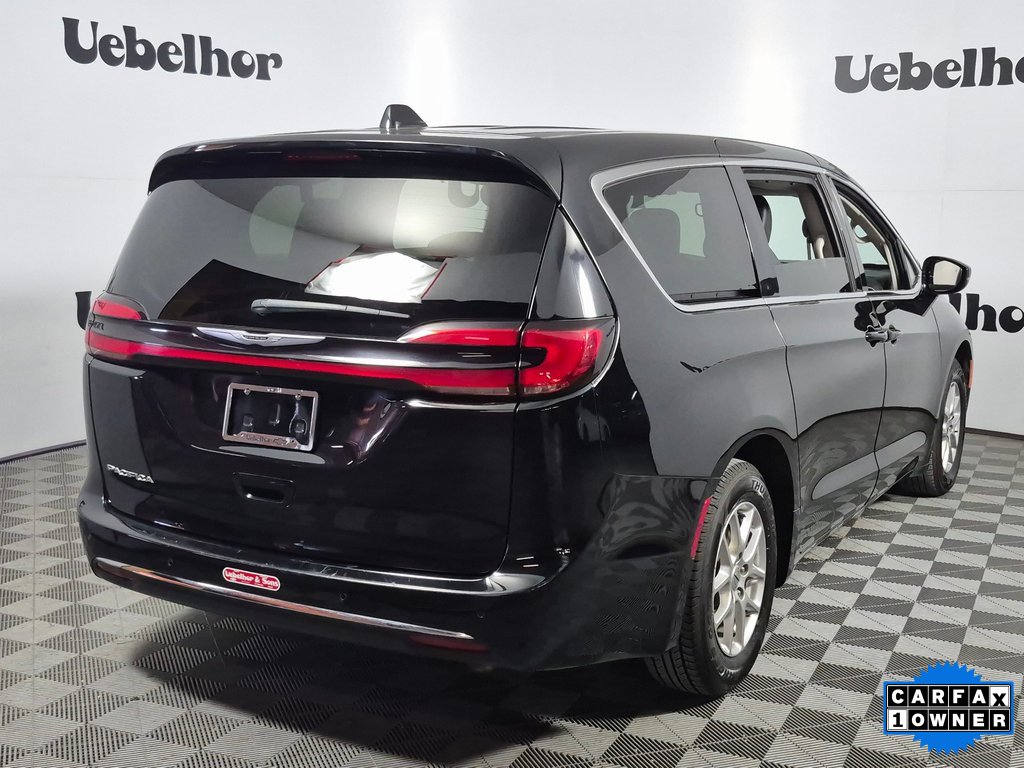 Used 2024 Chrysler Pacifica Touring-L image 7