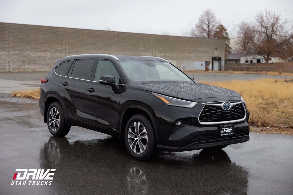 Used 2023 Toyota Highlander XLE image 2