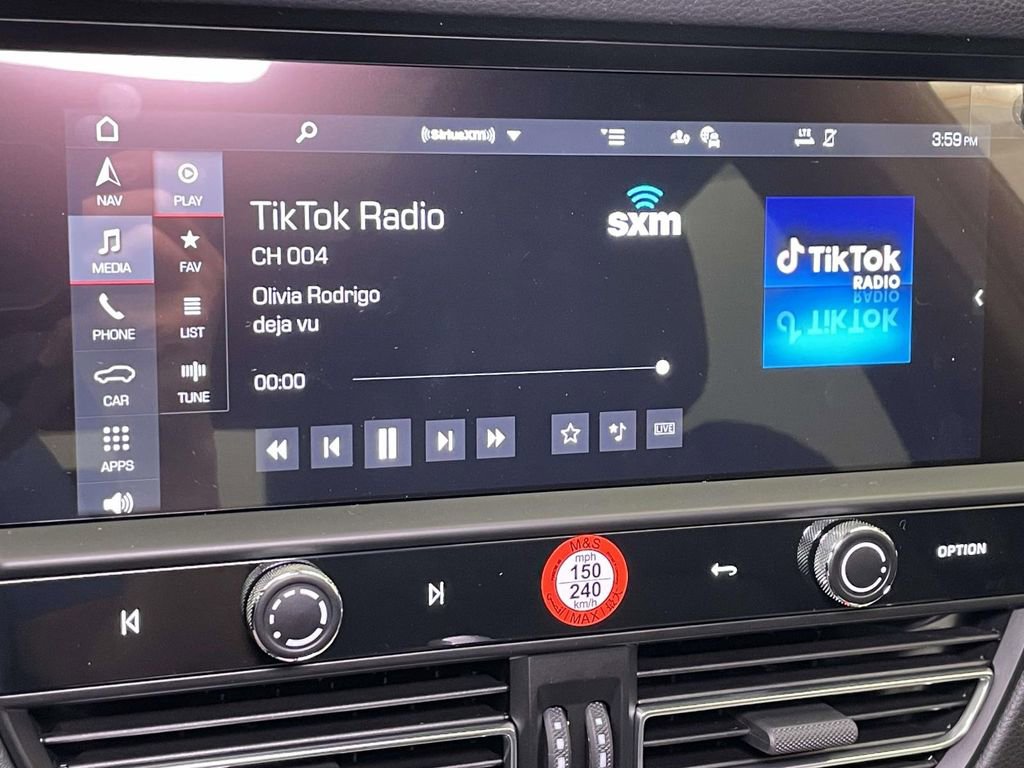 New 2025 Porsche Macan Base image 31