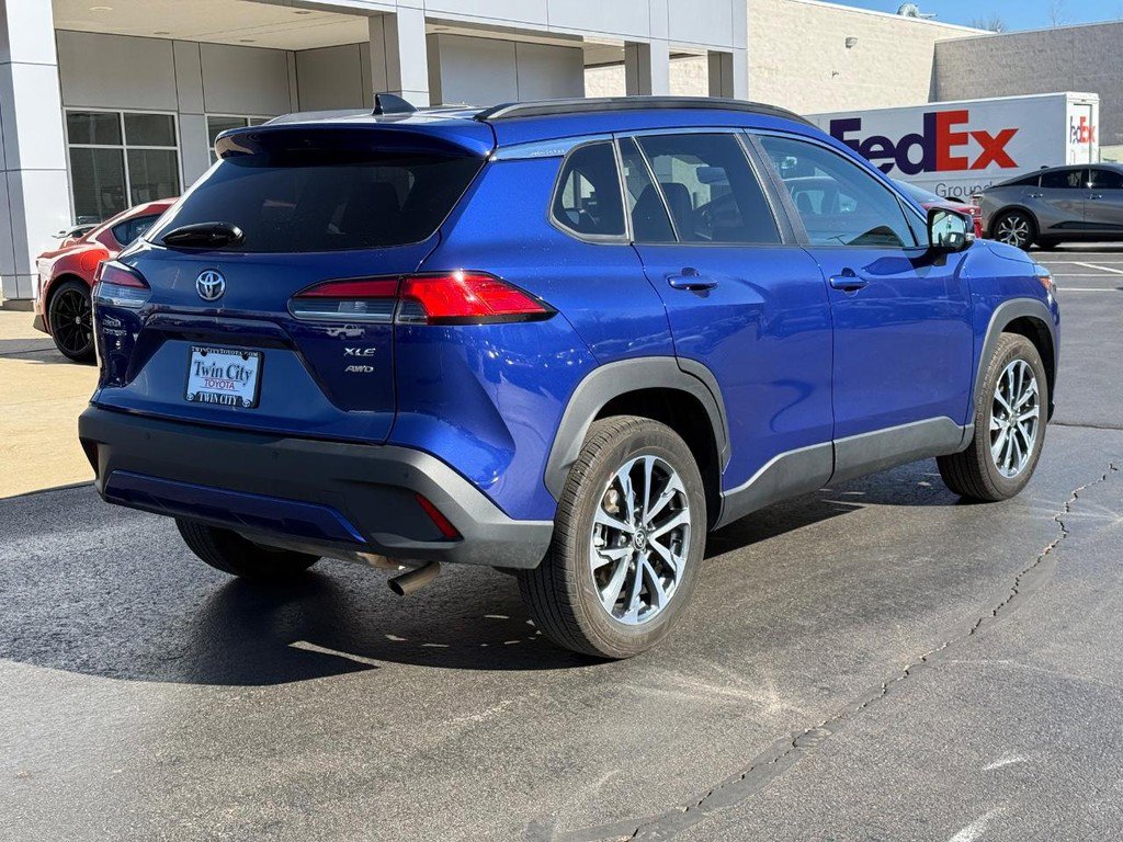 Certified 2025 Toyota Corolla Cross XLE image 3