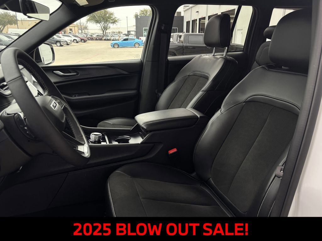 New 2025 Jeep Grand Cherokee Laredo image 21