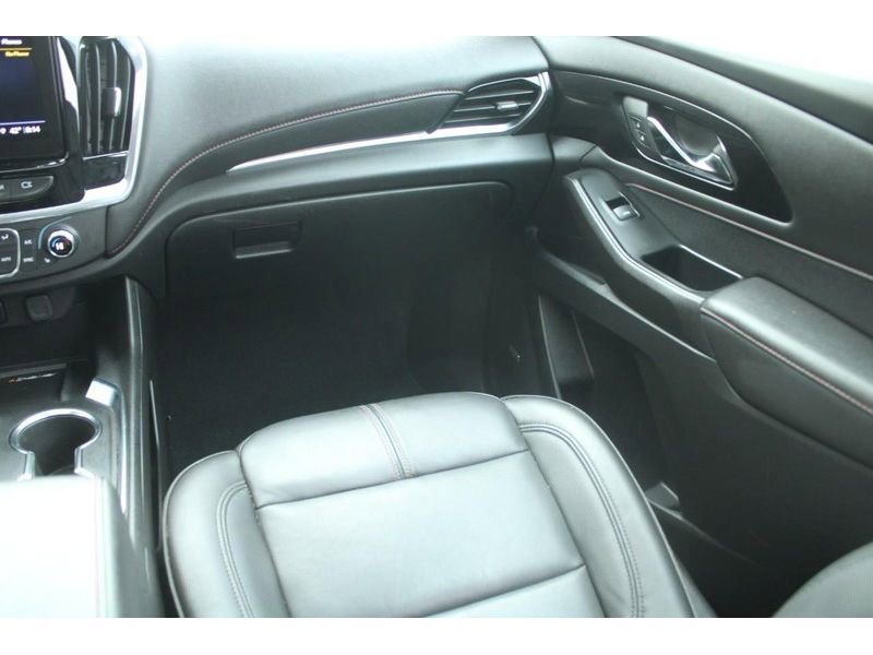 Used 2022 Chevrolet Traverse RS image 17