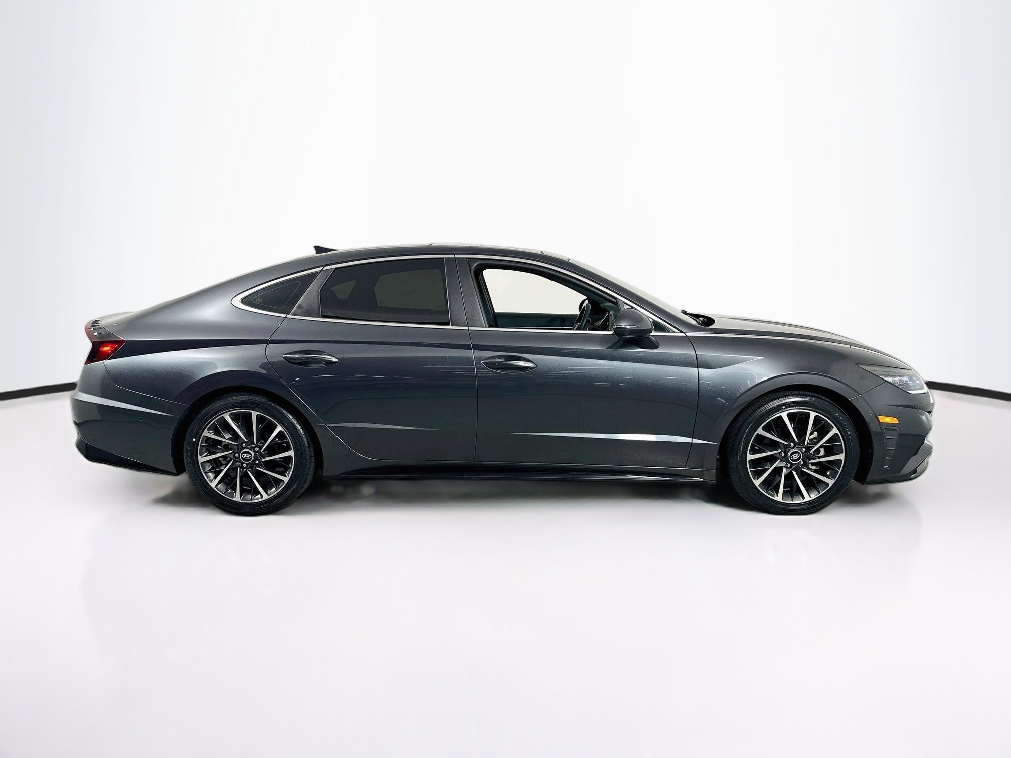 Used 2023 Hyundai Sonata Limited FWD image 4