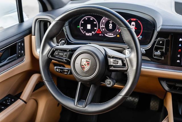 Used 2024 Porsche Cayenne image 13