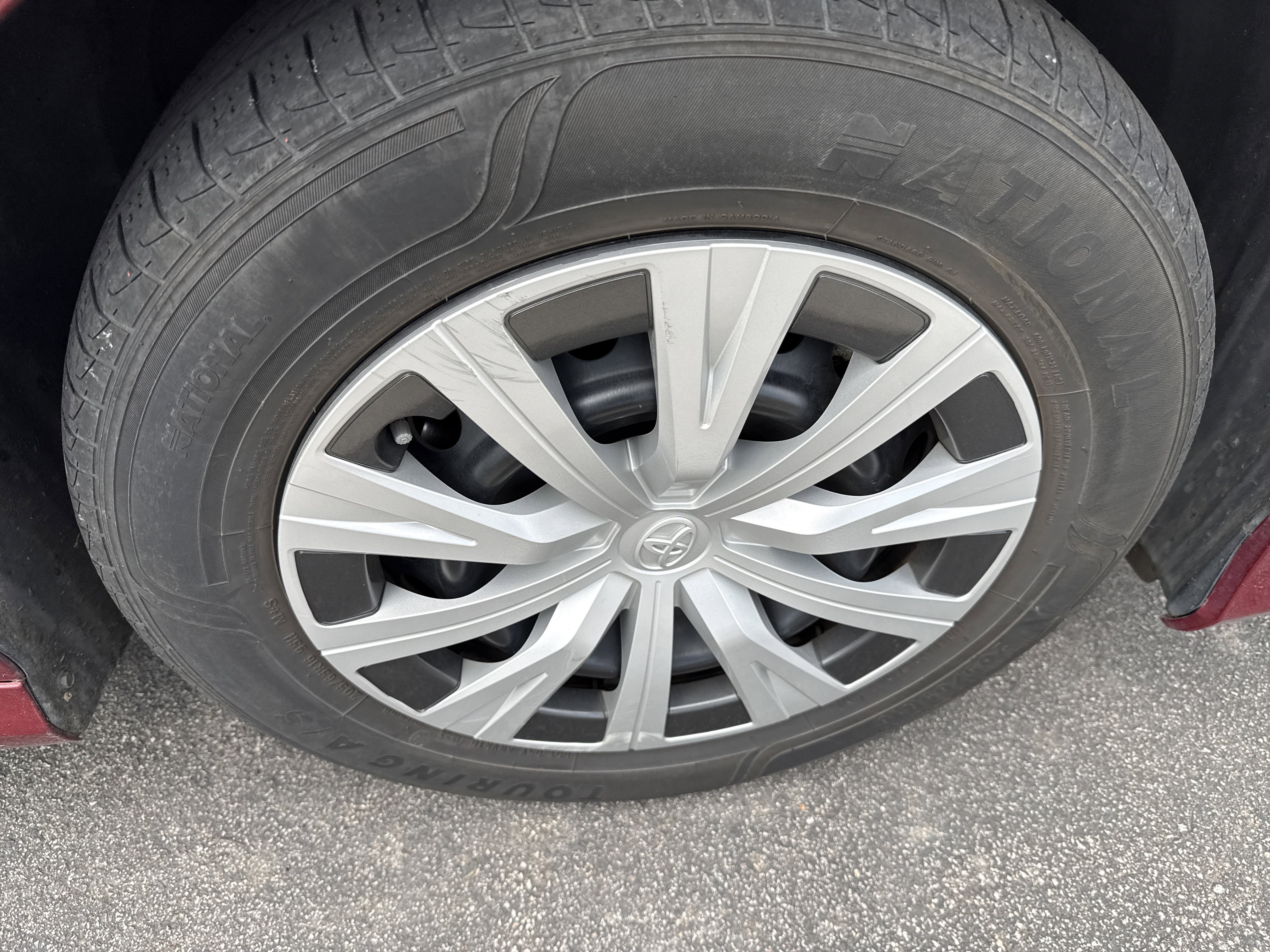 Used 2021 Toyota Camry LE image 43