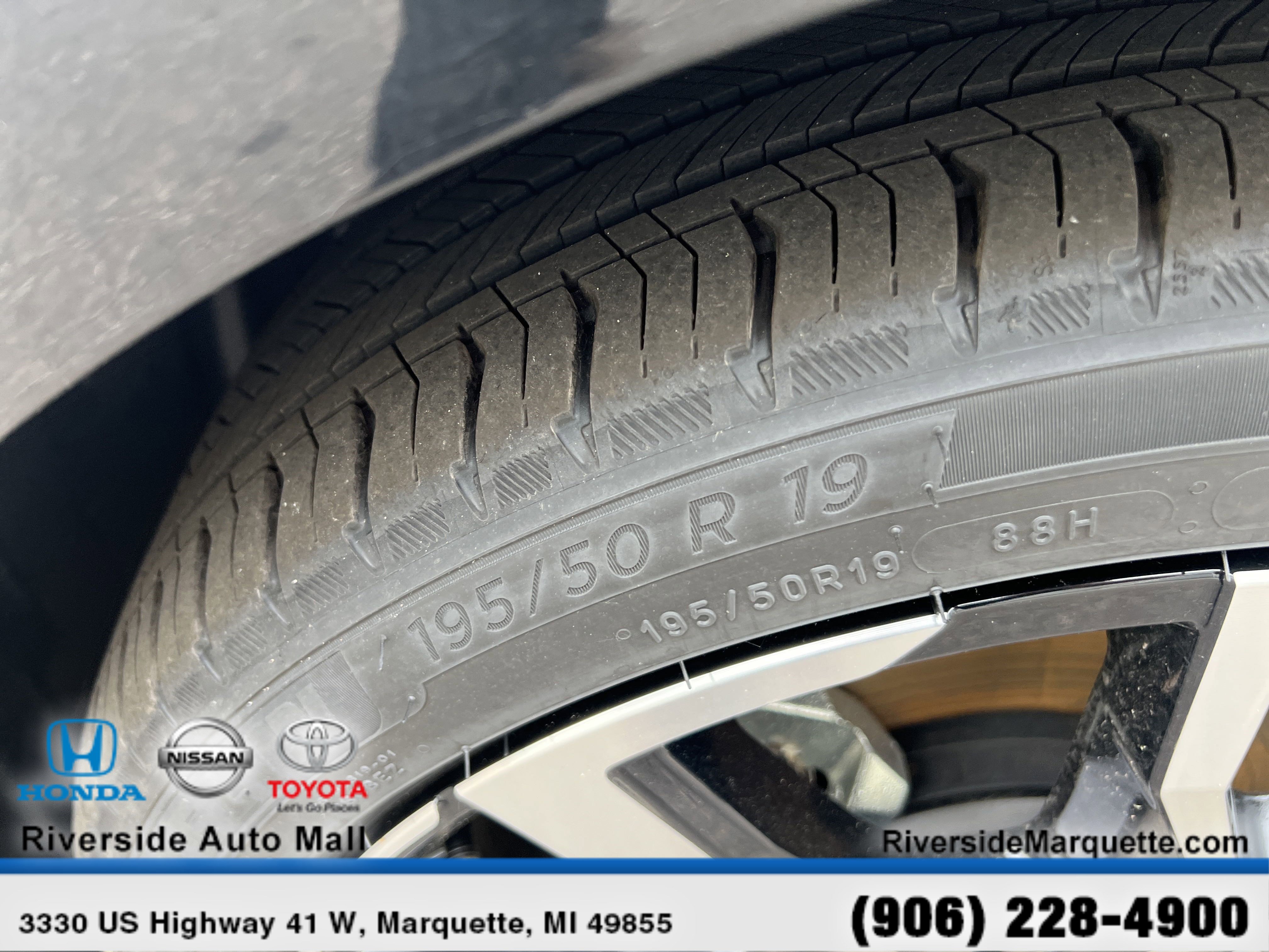 Used 2024 Toyota Prius Prime Premium w/ Advanced Technology Package FWD image 12
