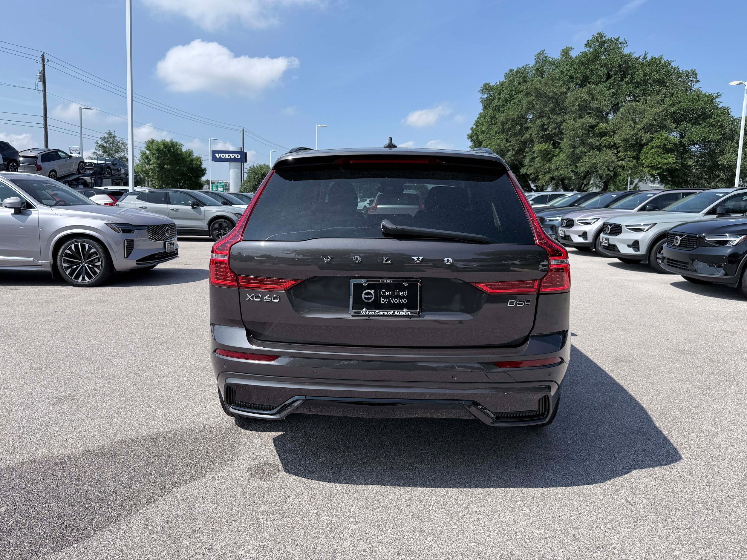 Certified 2025 Volvo XC60 B5 Plus AWD/4WD image 5