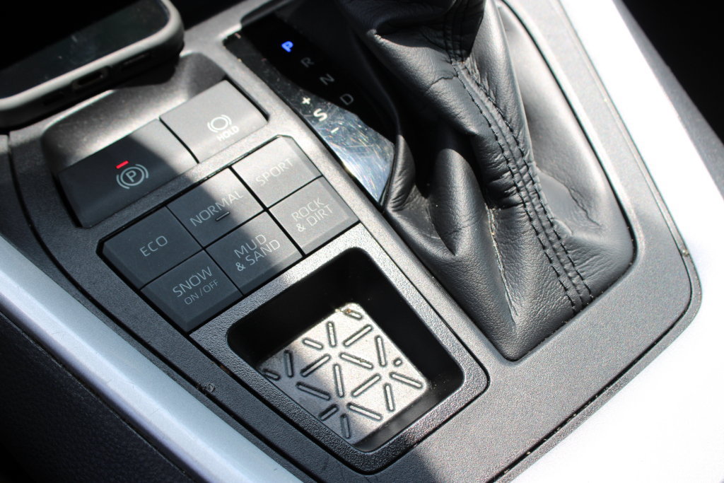 Used 2024 Toyota RAV4 XLE AWD/4WD image 19