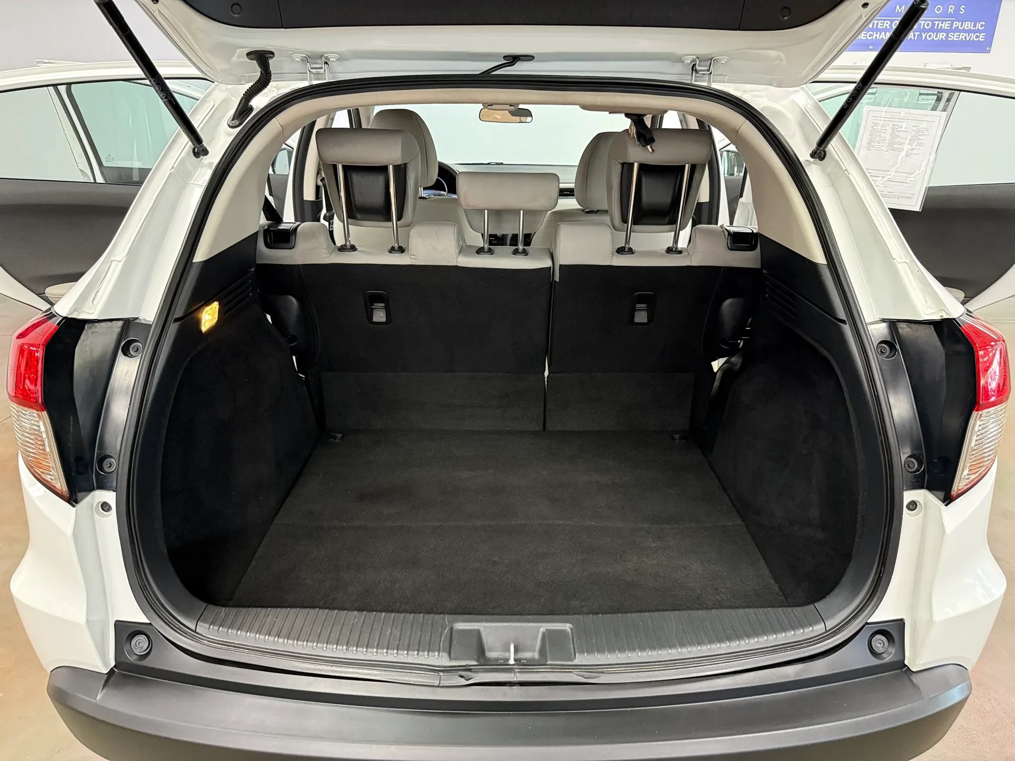 Used 2022 Honda HR-V LX image 9