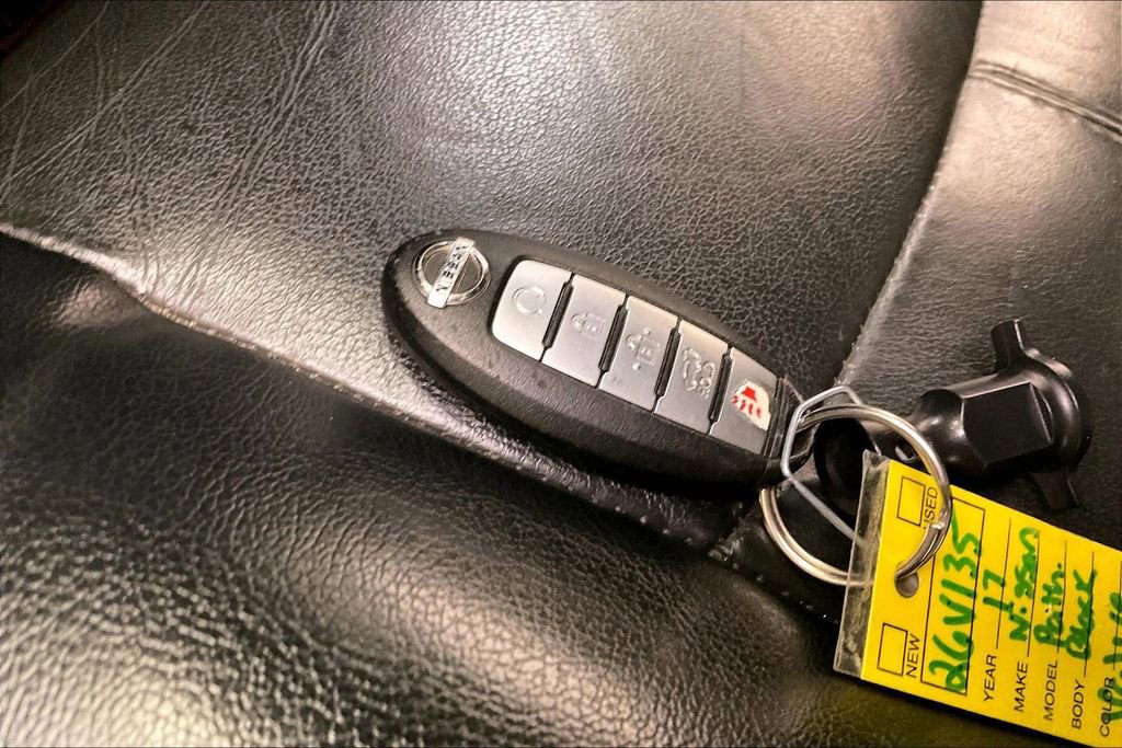 Used 2017 Nissan Pathfinder SL image 10