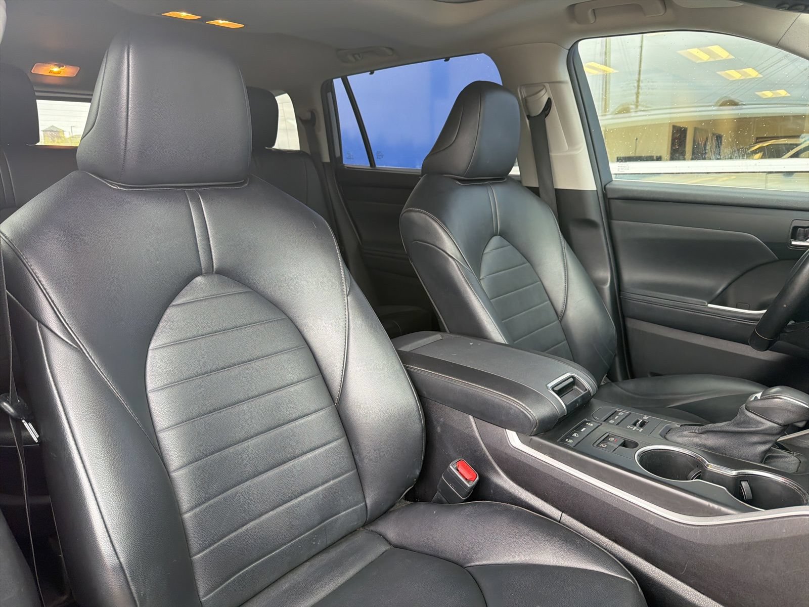 Used 2022 Toyota Highlander XLE AWD/4WD image 26
