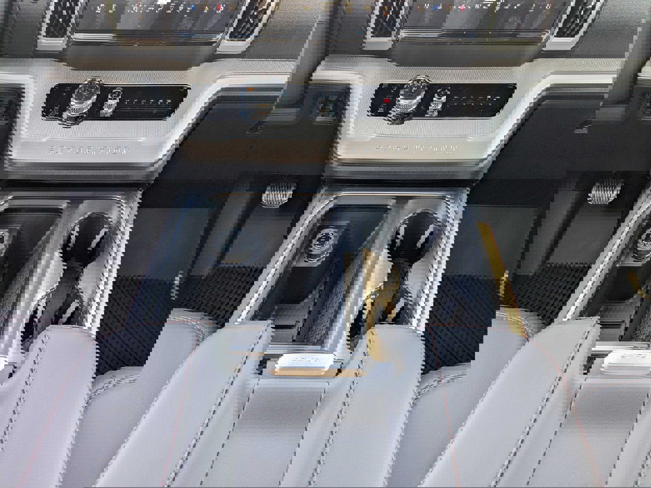 New 2025 Ford Expedition Active image 20