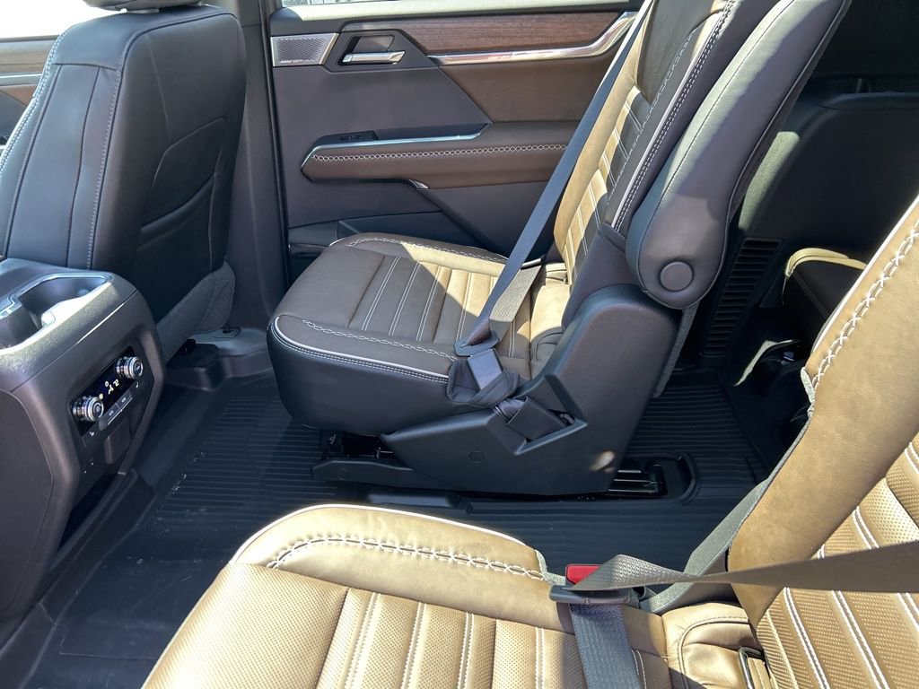 Used 2026 GMC Acadia Denali Ultimate w/ LPO, Floor Liner Package AWD/4WD image 10