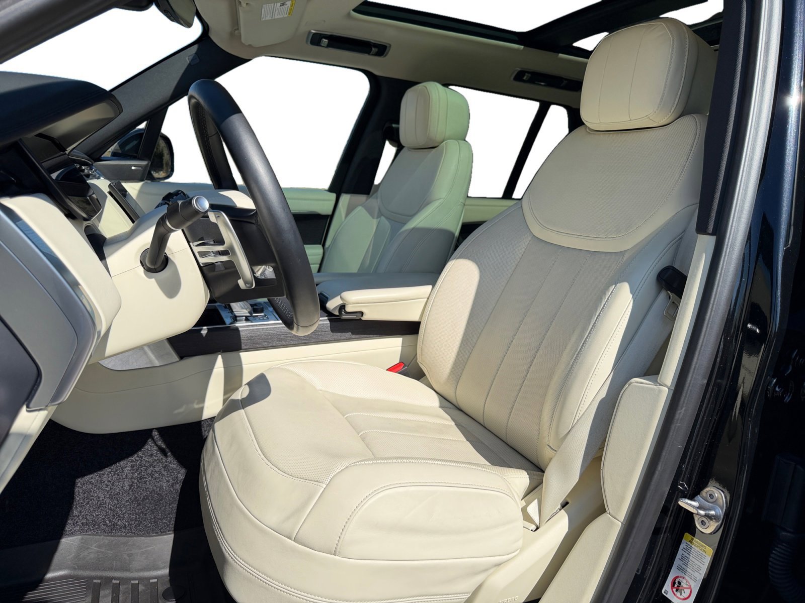 Used 2023 Land Rover Range Rover SE image 10