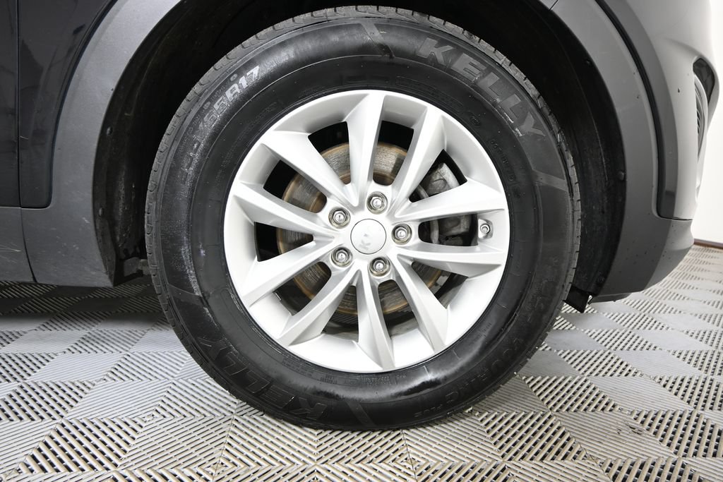 Used 2018 Kia Sorento FWD image 11