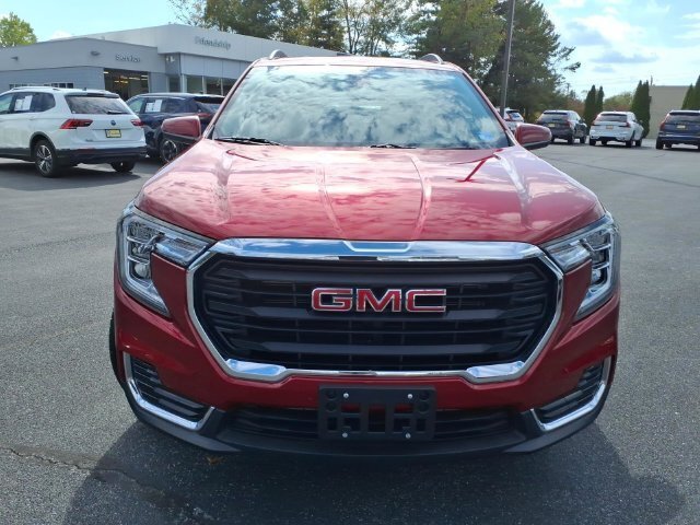 Used 2024 GMC Terrain SLE w/ Driver Convenience Package AWD/4WD image 3