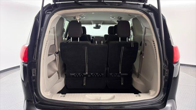 Used 2023 Chrysler Voyager LX FWD image 17