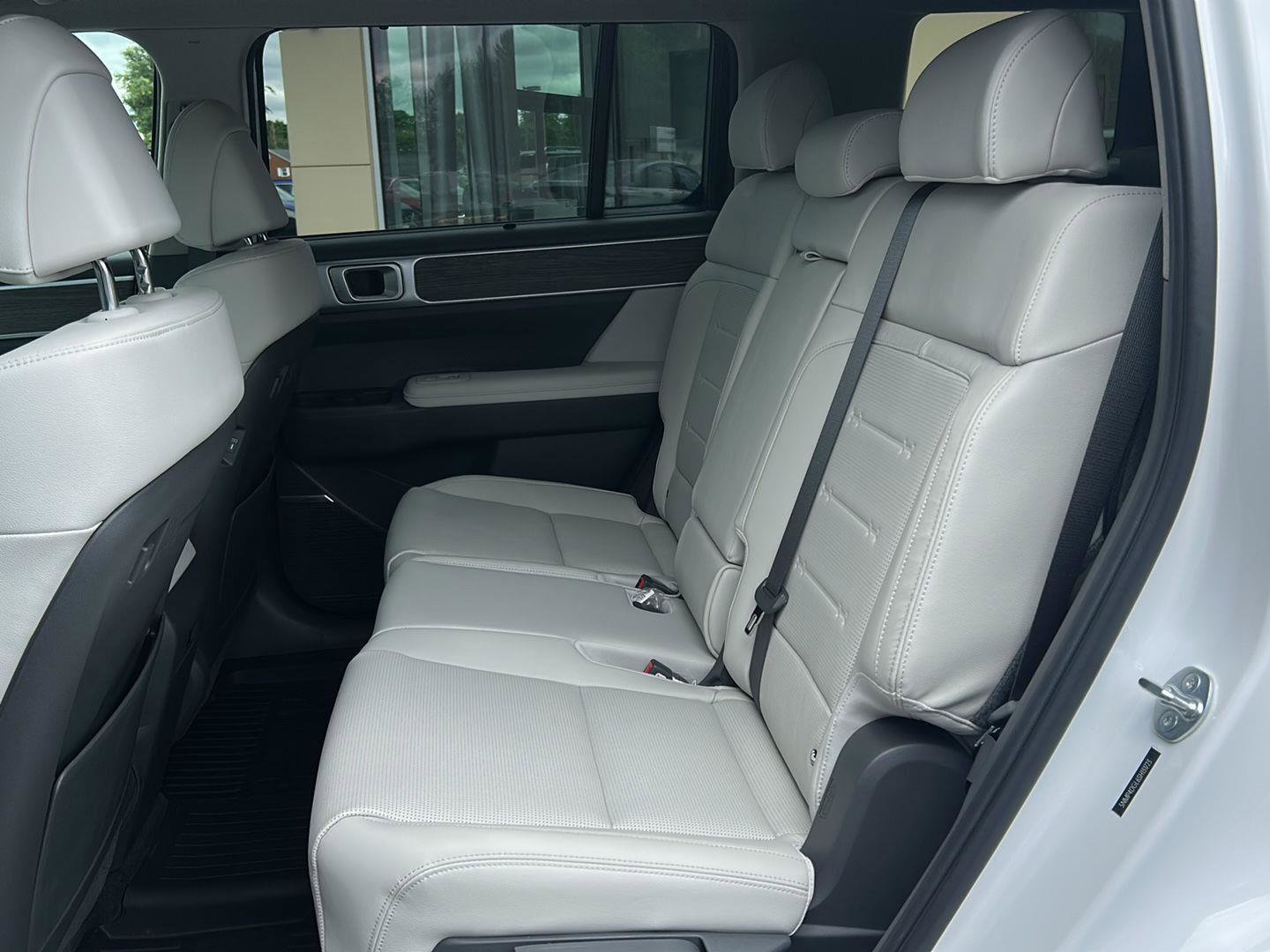 Certified 2025 Hyundai Santa Fe Limited AWD/4WD image 19