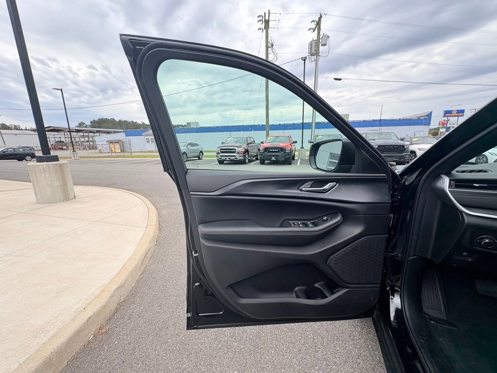 New 2026 Jeep Grand Cherokee Laredo RWD image 15
