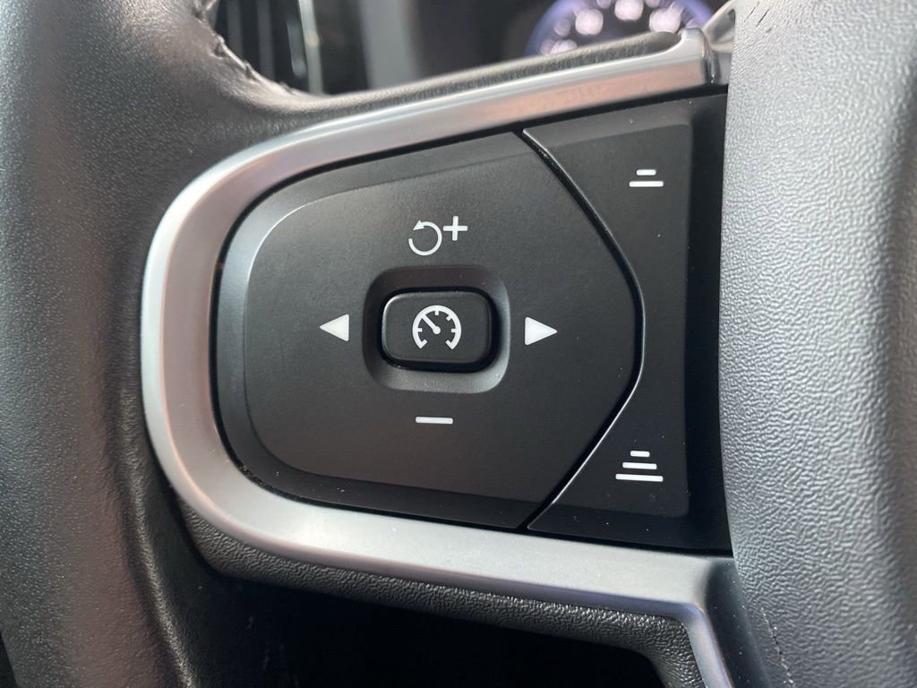 Used 2021 Volvo XC60 T6 Momentum image 22