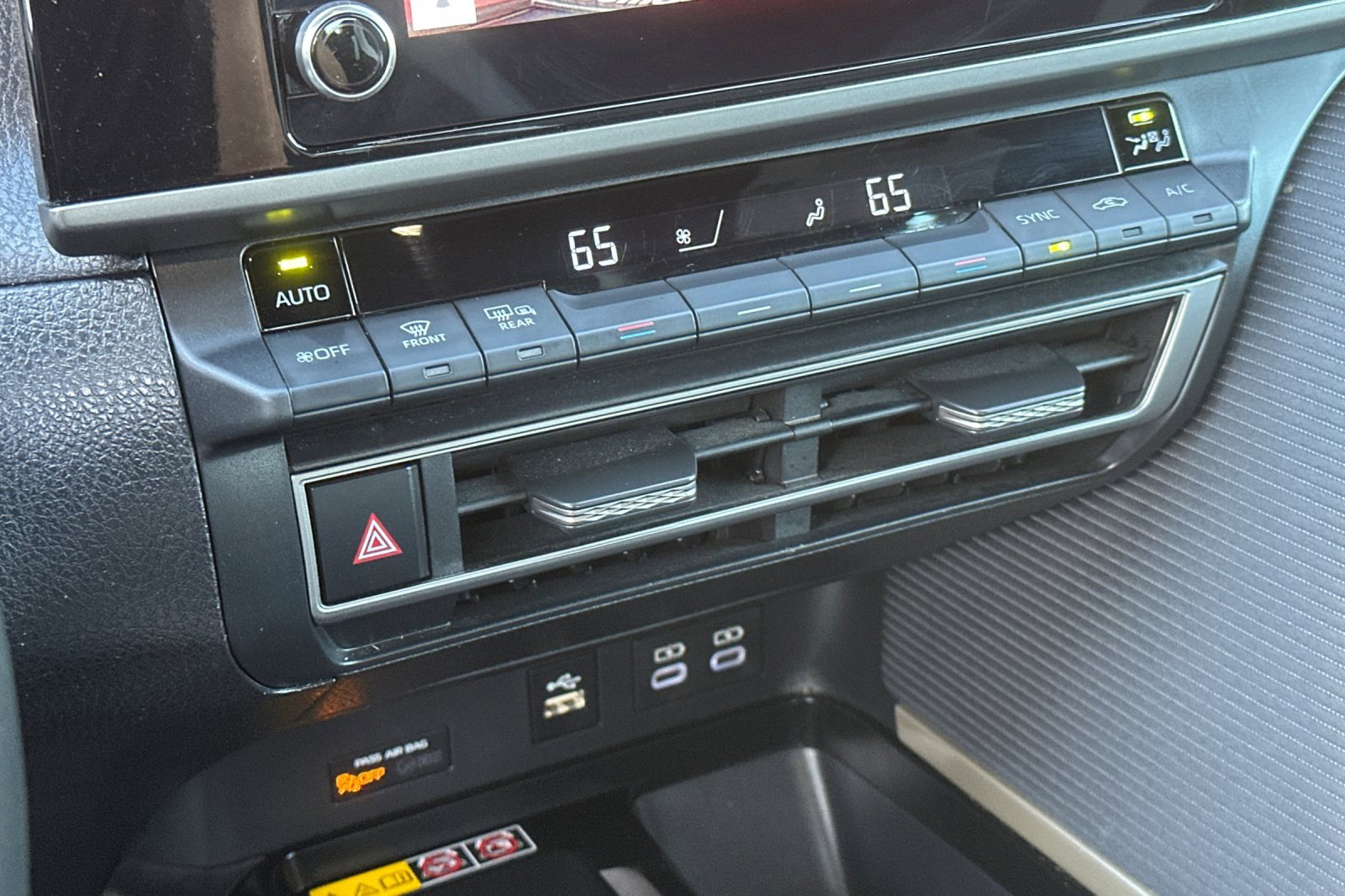 Used 2025 Toyota Camry SE image 21