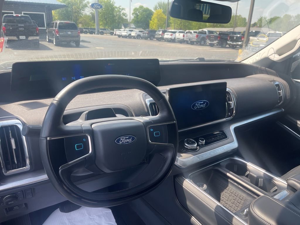 Used 2025 Ford Expedition Max Platinum AWD/4WD image 12
