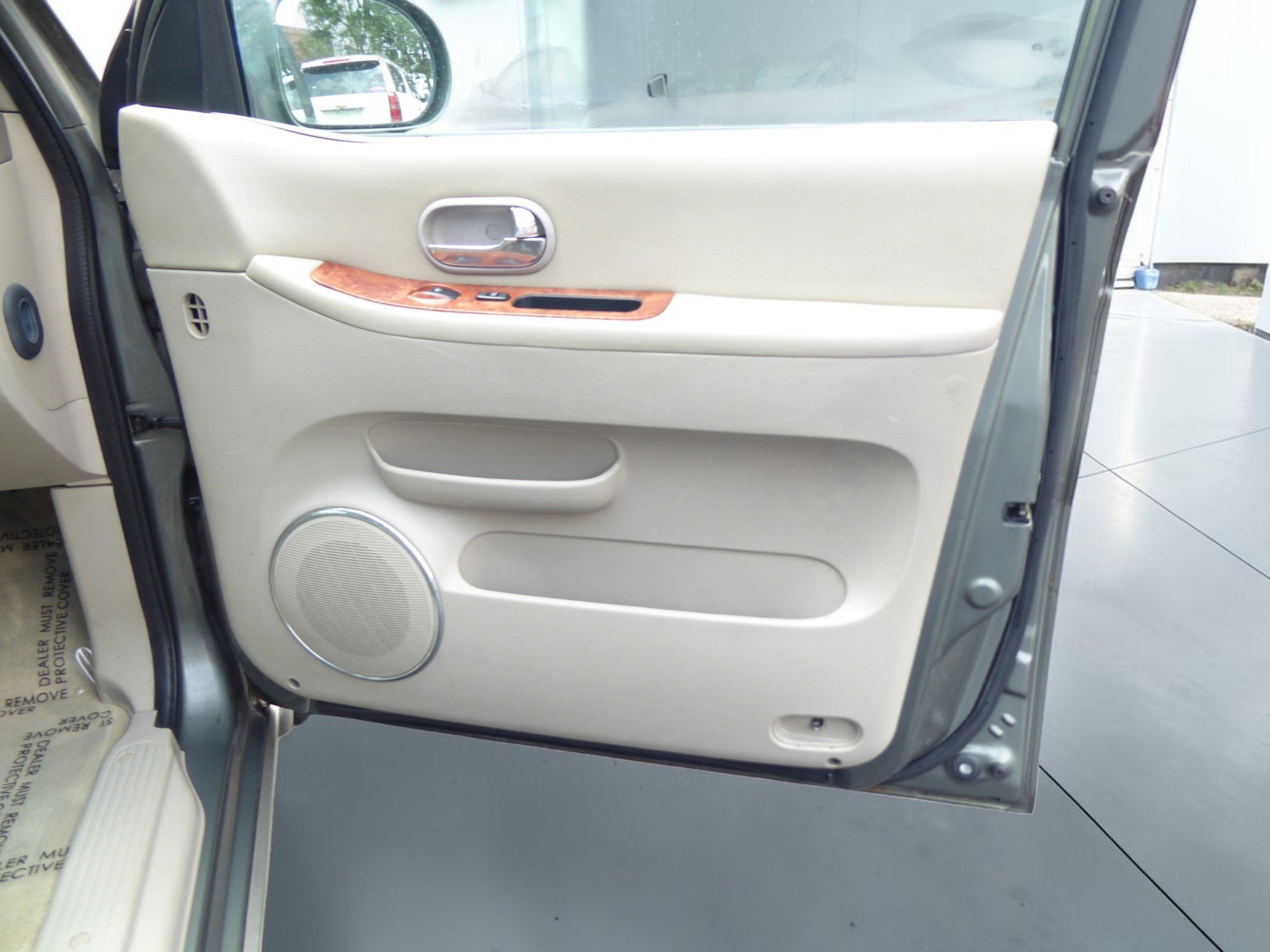 Used 2004 Kia Sedona LX image 20