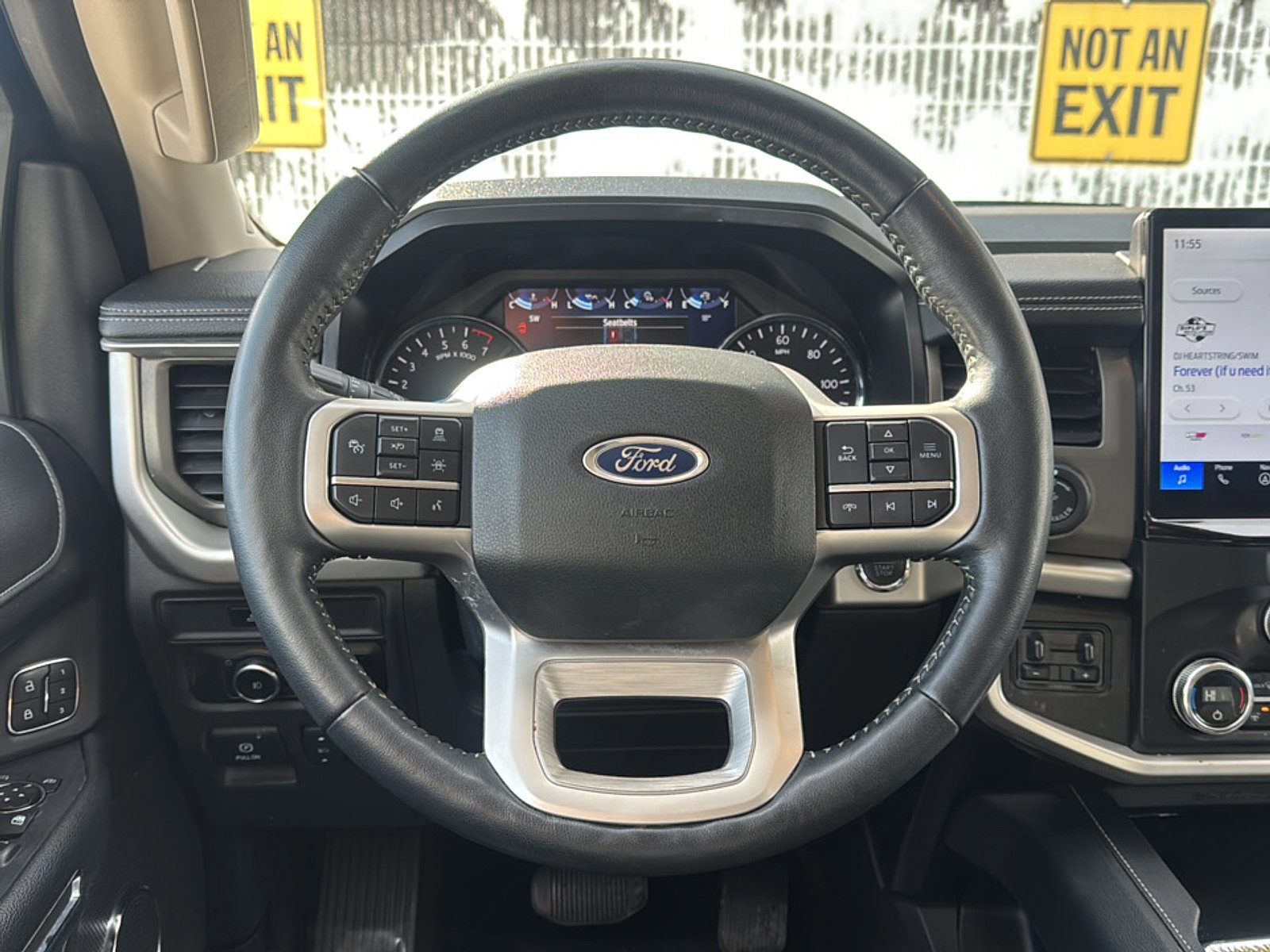 Used 2023 Ford Expedition XLT image 2