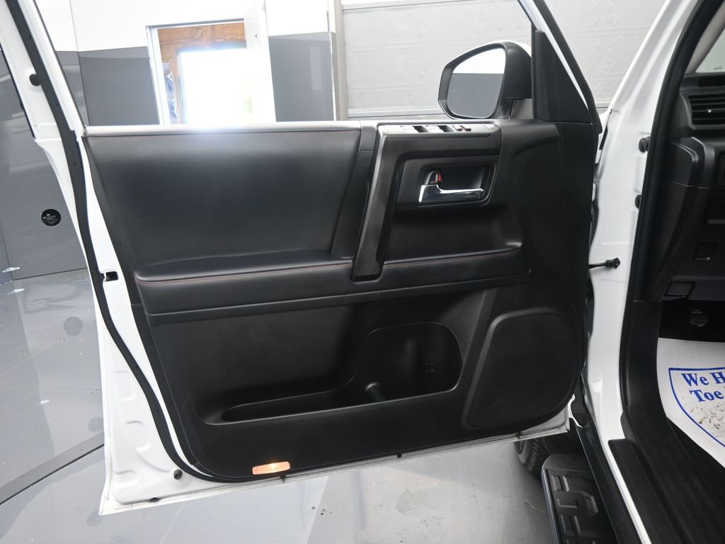 Used 2024 Toyota 4Runner TRD Off-Road Premium image 10