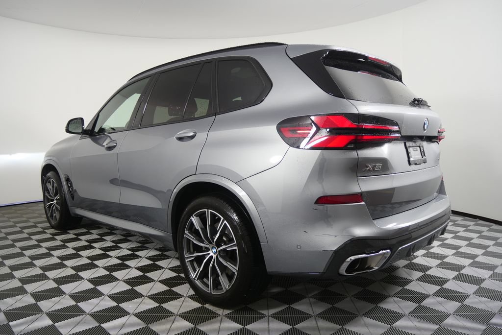 Certified 2026 BMW X5 sDrive40i w/ M Sport Package RWD image 3