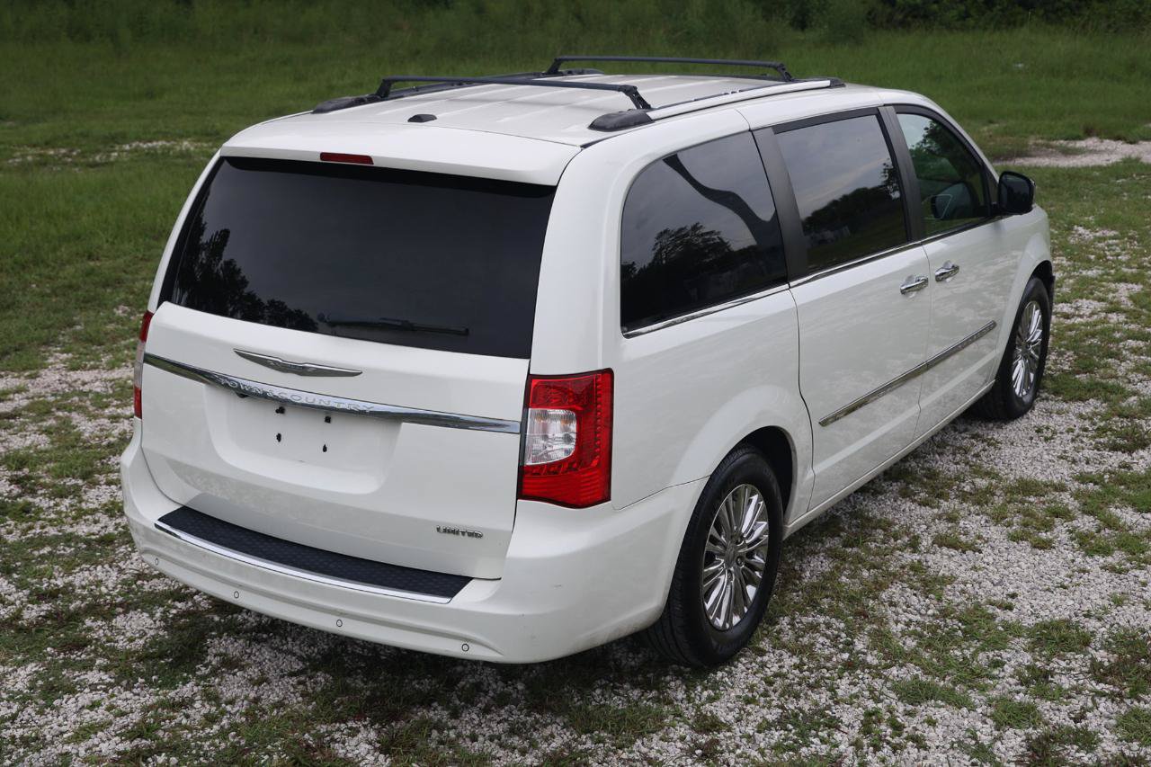 Used 2011 Chrysler Town & Country Limited w/ Trailer Tow Group FWD image 11