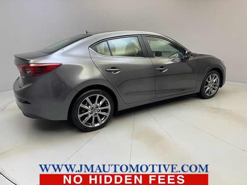Used 2018 MAZDA MAZDA3 Grand Touring w/ Premium Equipment Package FWD image 5