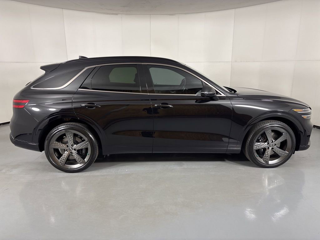 Used 2025 Genesis GV70 3.5T Sport w/ Sport Advanced Package AWD/4WD image 12