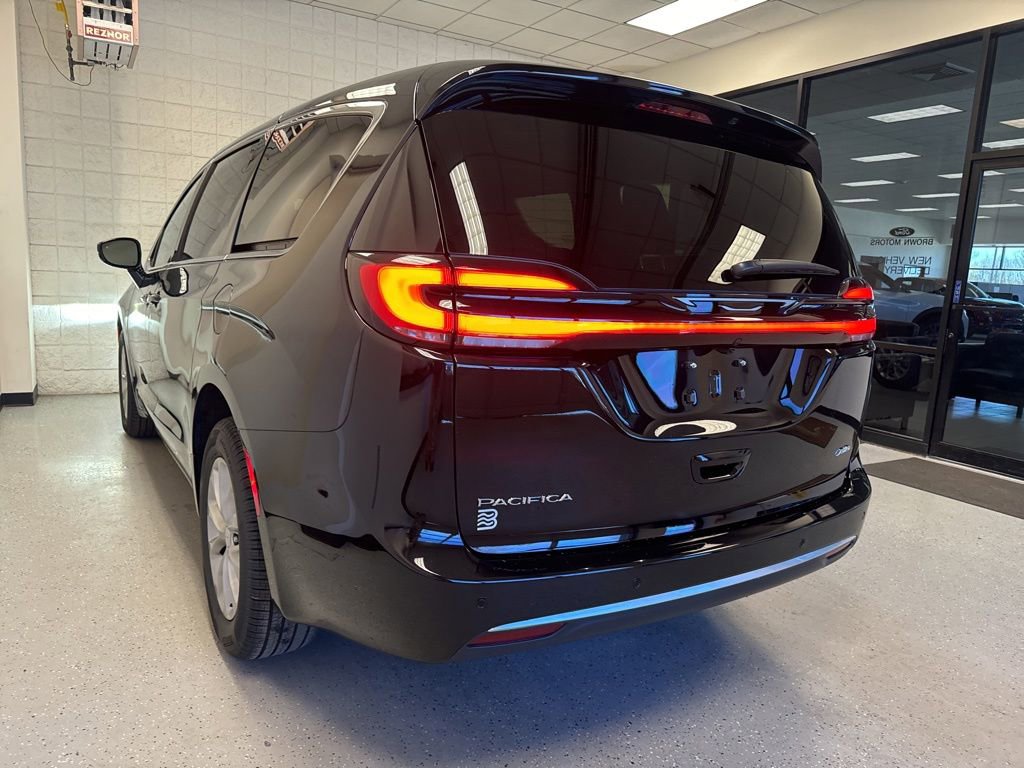 New 2027 Chrysler Pacifica Select AWD/4WD image 16