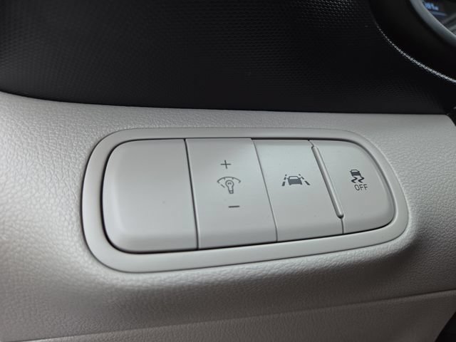 Certified 2022 Hyundai Venue SEL FWD image 19